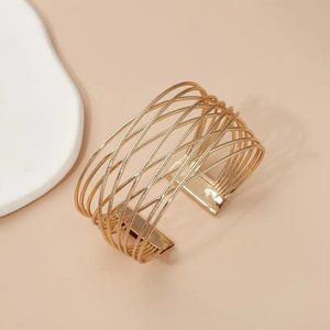 NEW! Gold cross wire bracelet